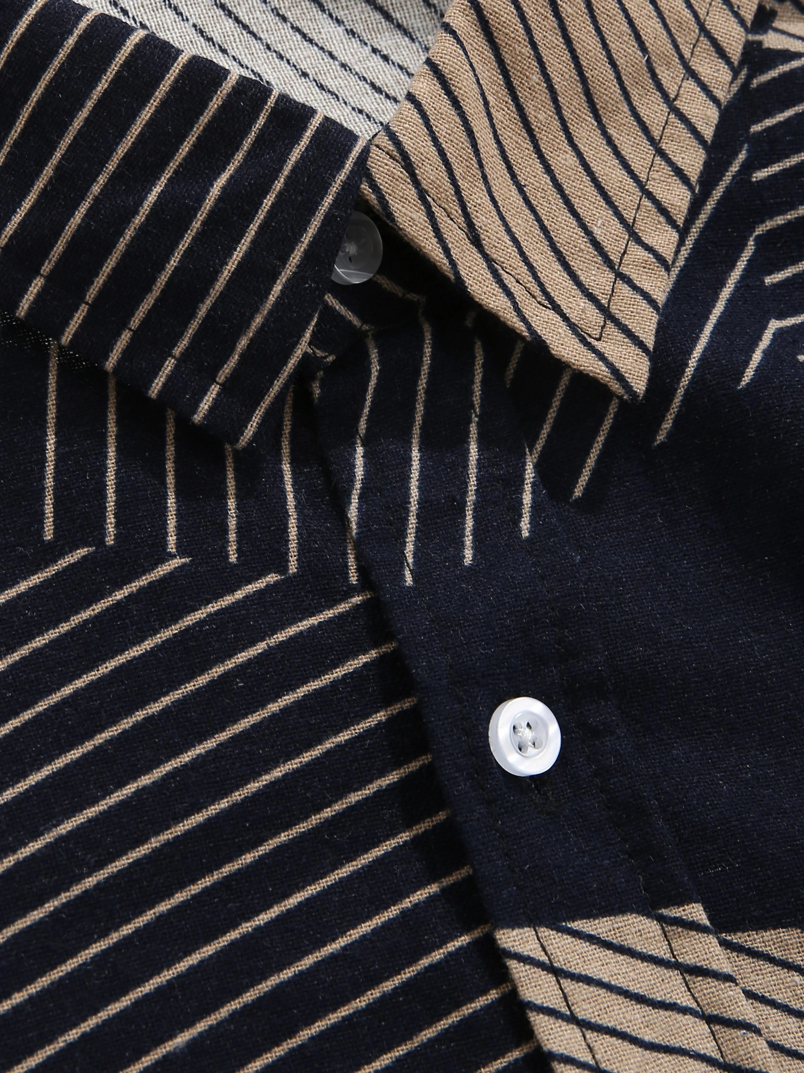 Arvonio® | Line Geometry Print Shirt - Image 4