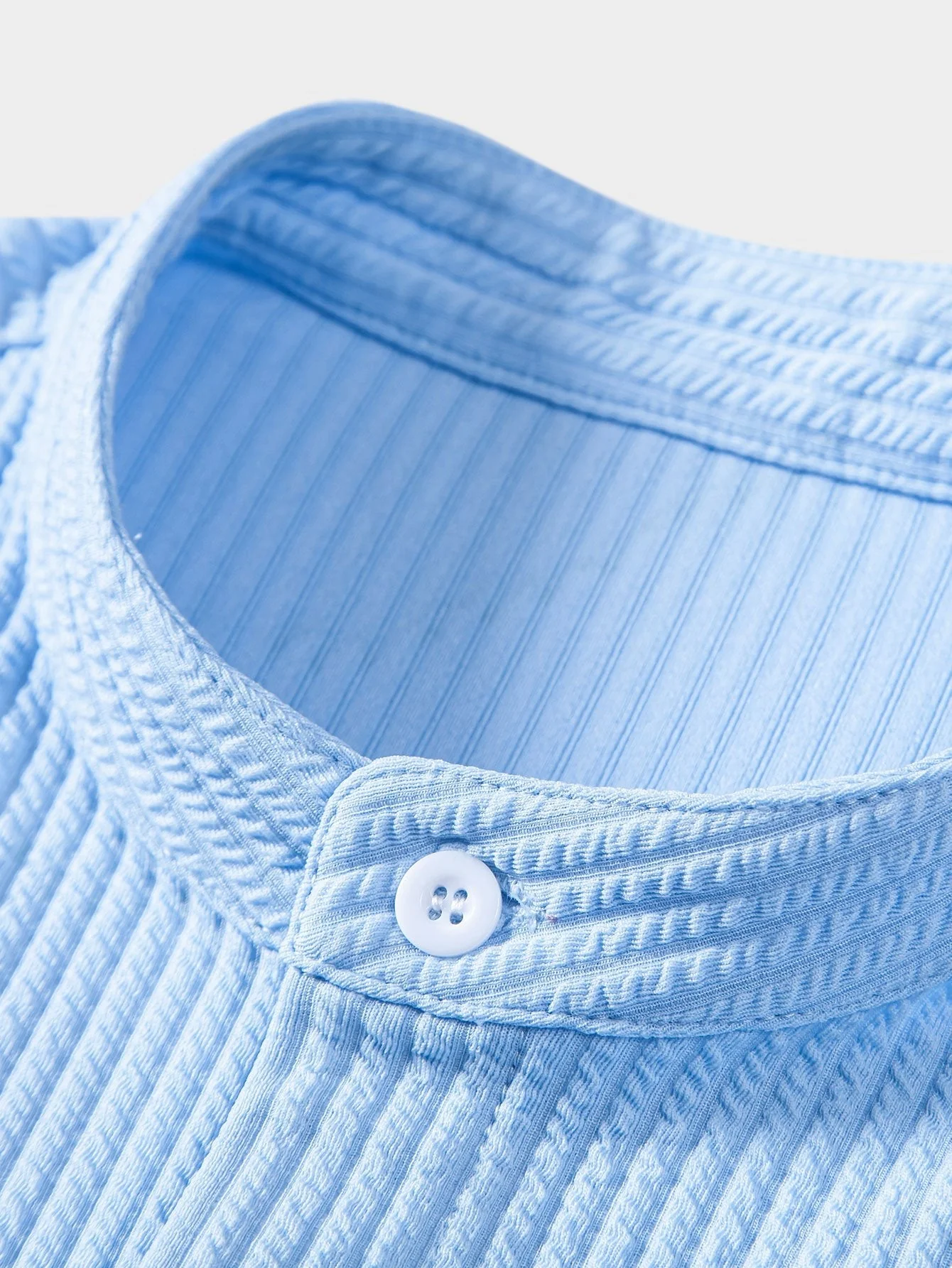 Bernardo® | Fitted Ribbed Polo Shirt With Mandar Collar - Image 9