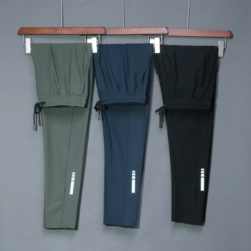 Ellis® | Lightweight elastic running pants - Image 3
