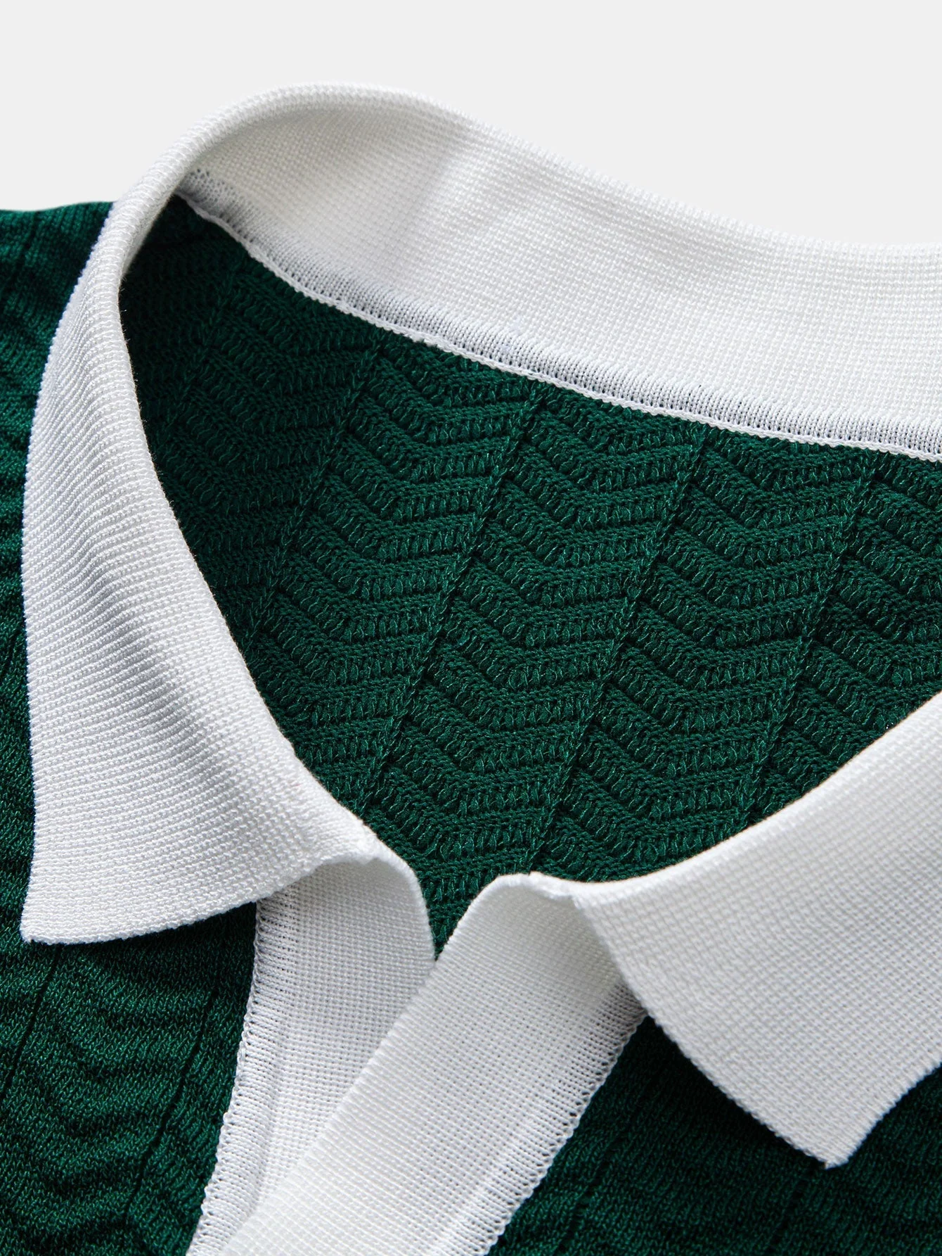 hola V-NECK KNIT POLO SHIRT WITH TEXTURE CONTRAST & SLIM FIT PANTS - Image 21