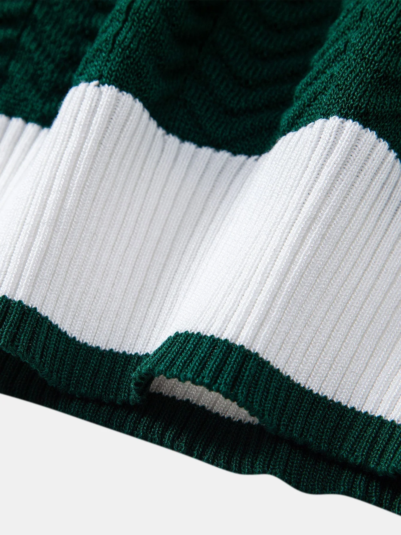 hola V-NECK KNIT POLO SHIRT WITH TEXTURE CONTRAST & SLIM FIT PANTS - Image 23