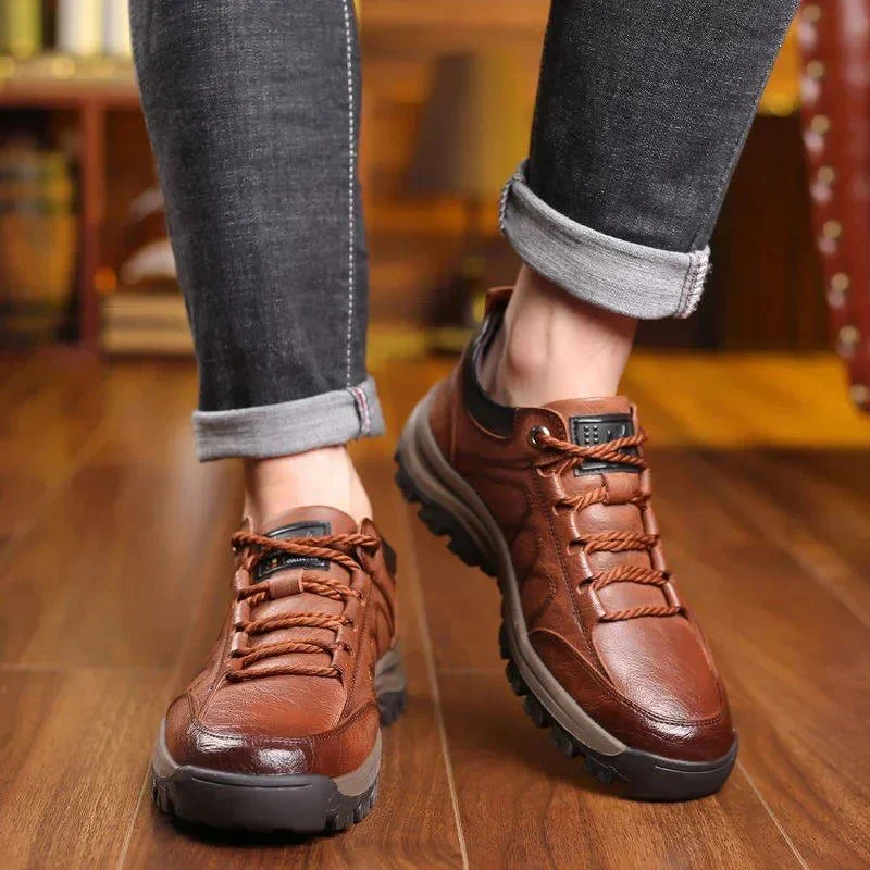 Izan | Non-slip hiking boots with tread sole - Image 4