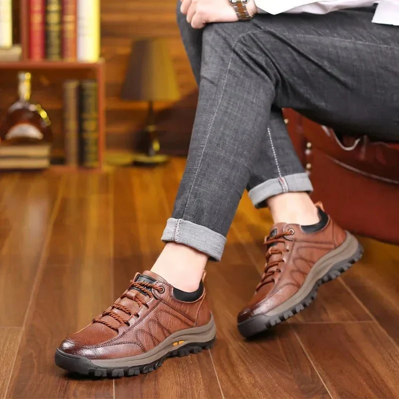 Izan | Non-slip hiking boots with tread sole - Image 6