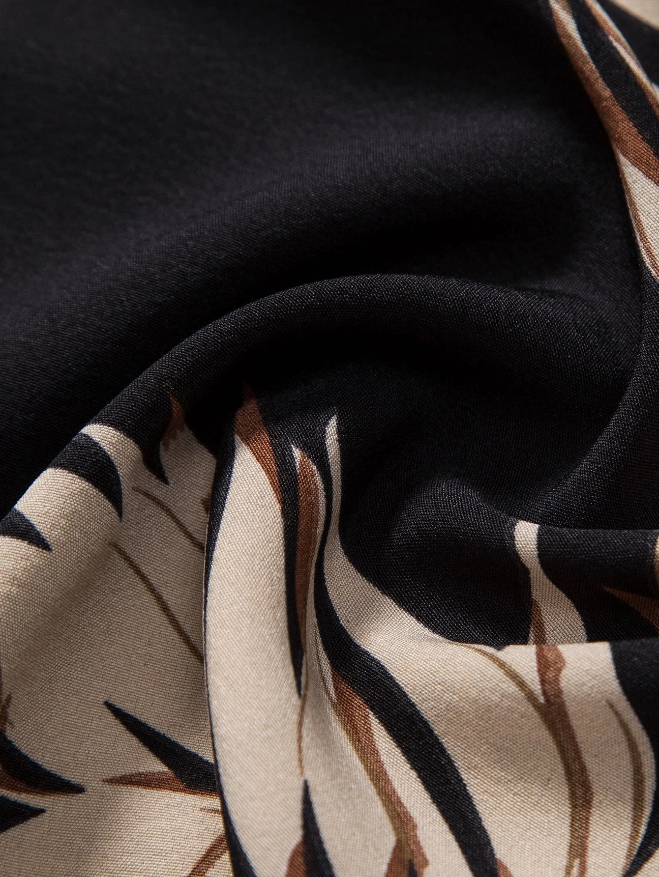 Micah® | Tropical Print Shirt & Textured Cotton 5" Shorts - Image 8